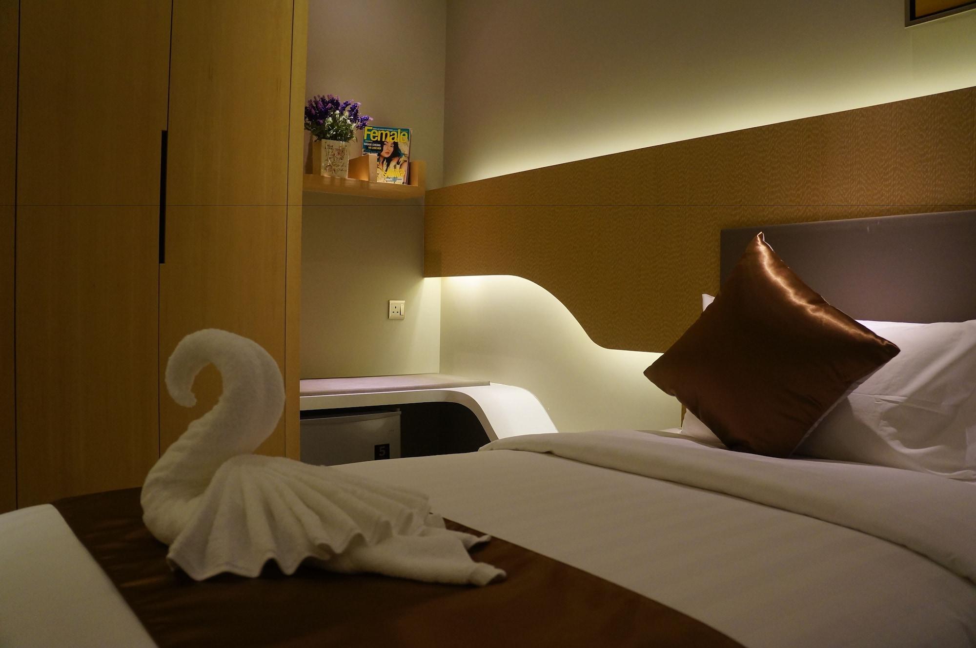 Greens Hotel&Suites Bintulu Buitenkant foto