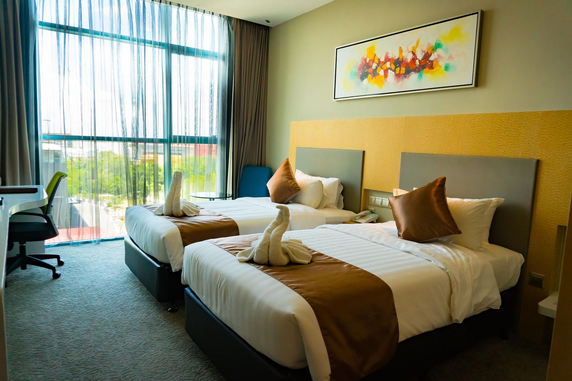 Greens Hotel&Suites Bintulu Buitenkant foto