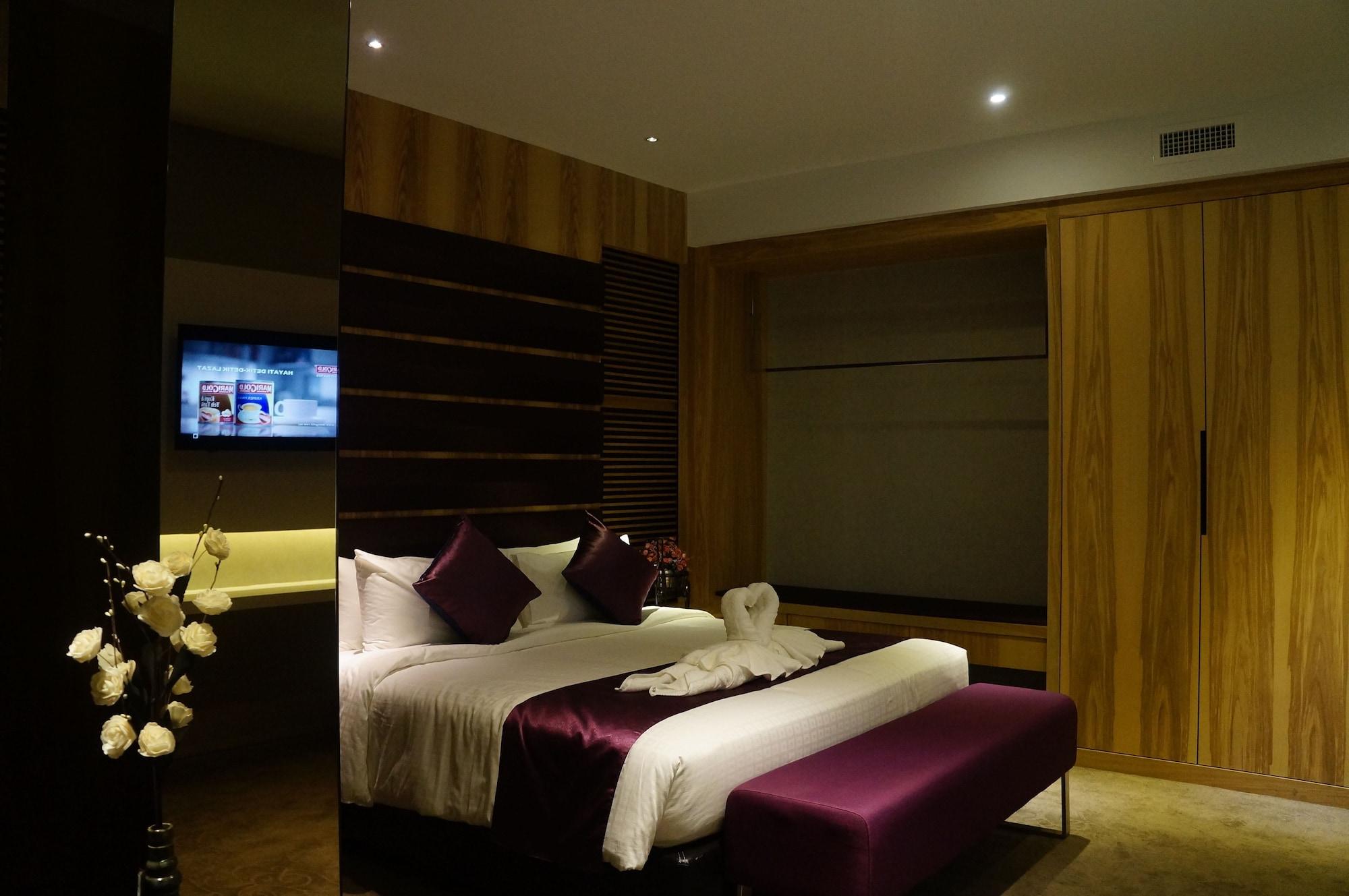 Greens Hotel&Suites Bintulu Buitenkant foto