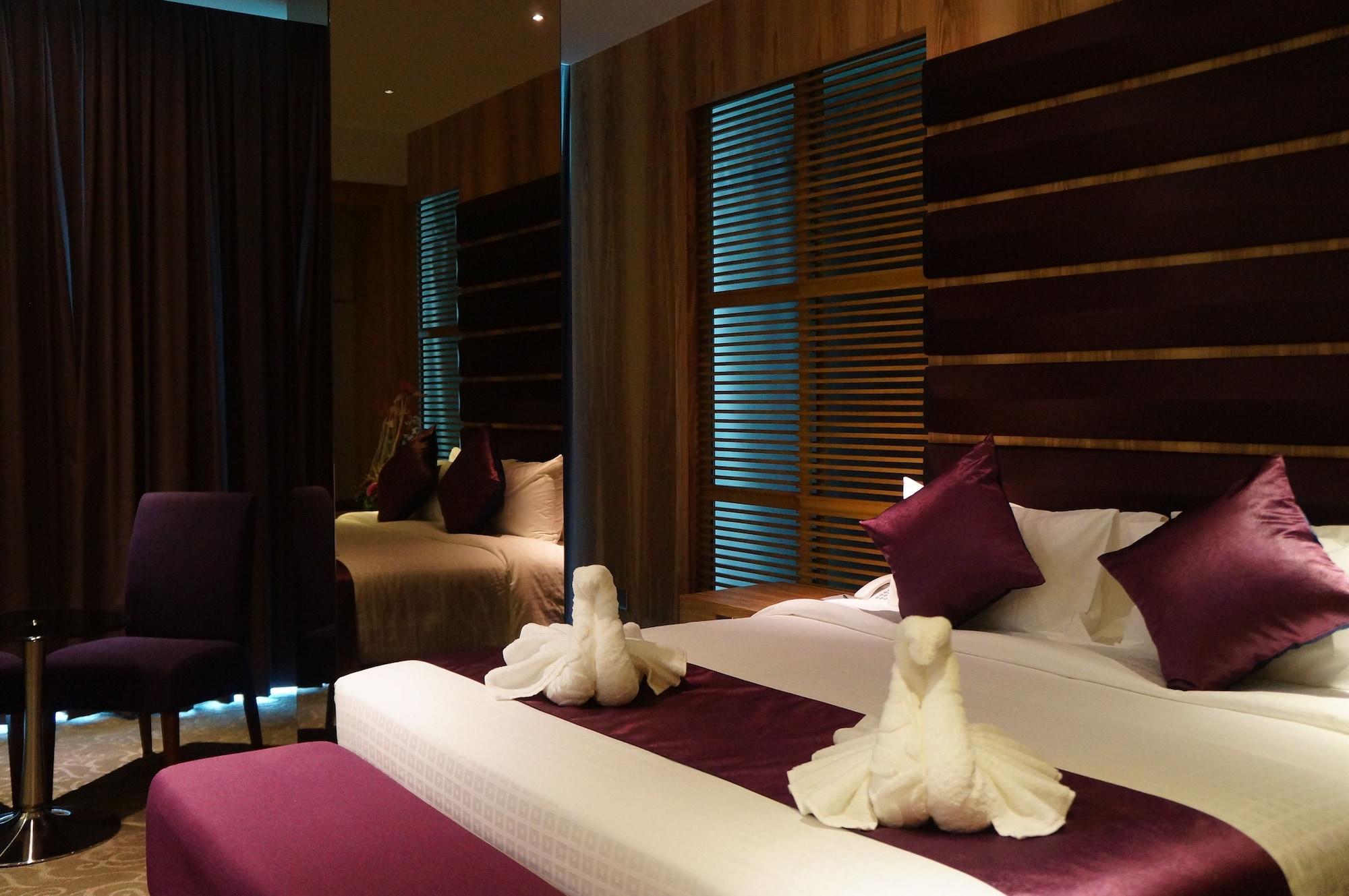 Greens Hotel&Suites Bintulu Buitenkant foto