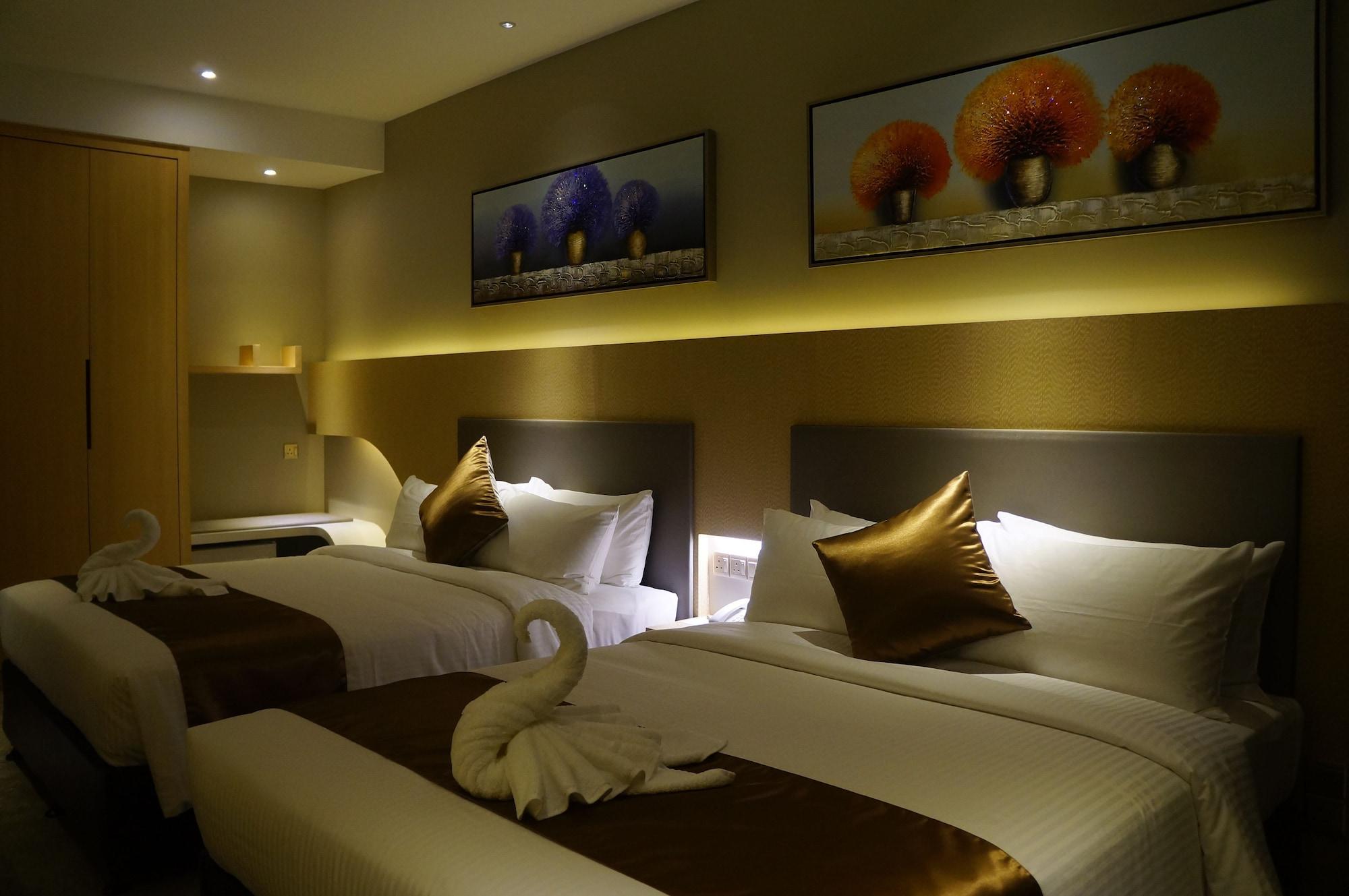 Greens Hotel&Suites Bintulu Buitenkant foto