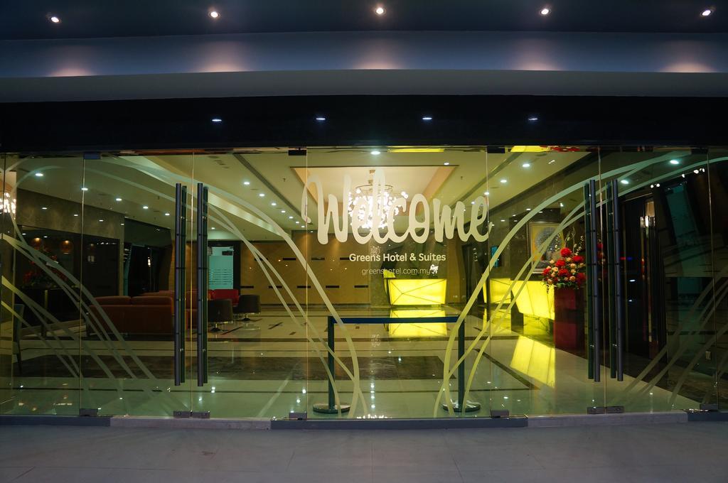 Greens Hotel&Suites Bintulu Buitenkant foto