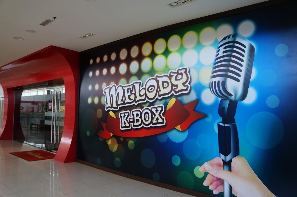 Greens Hotel&Suites Bintulu Buitenkant foto