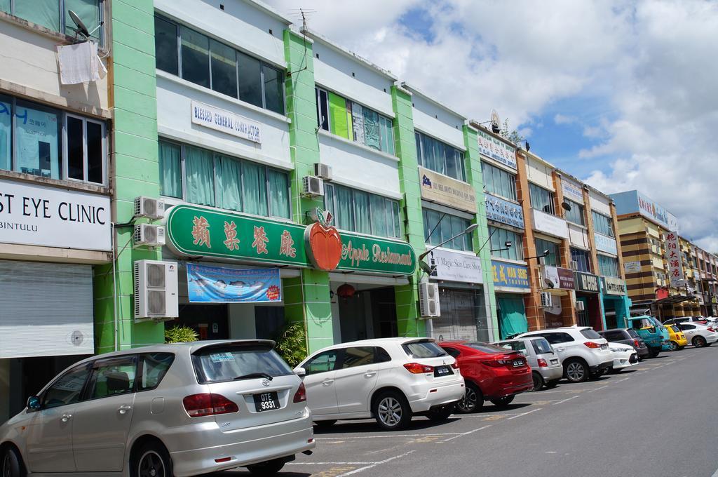 Greens Hotel&Suites Bintulu Buitenkant foto
