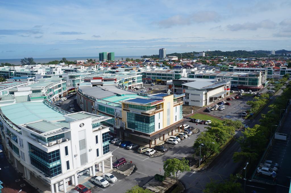 Greens Hotel&Suites Bintulu Buitenkant foto