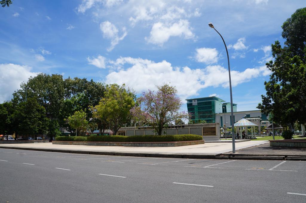 Greens Hotel&Suites Bintulu Buitenkant foto