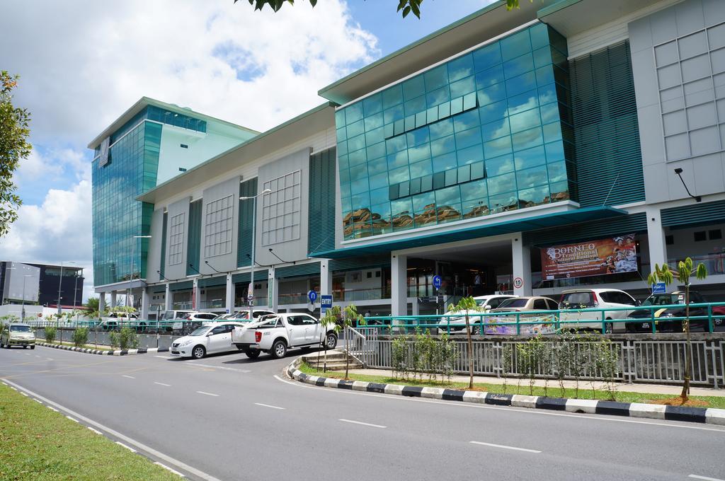 Greens Hotel&Suites Bintulu Buitenkant foto