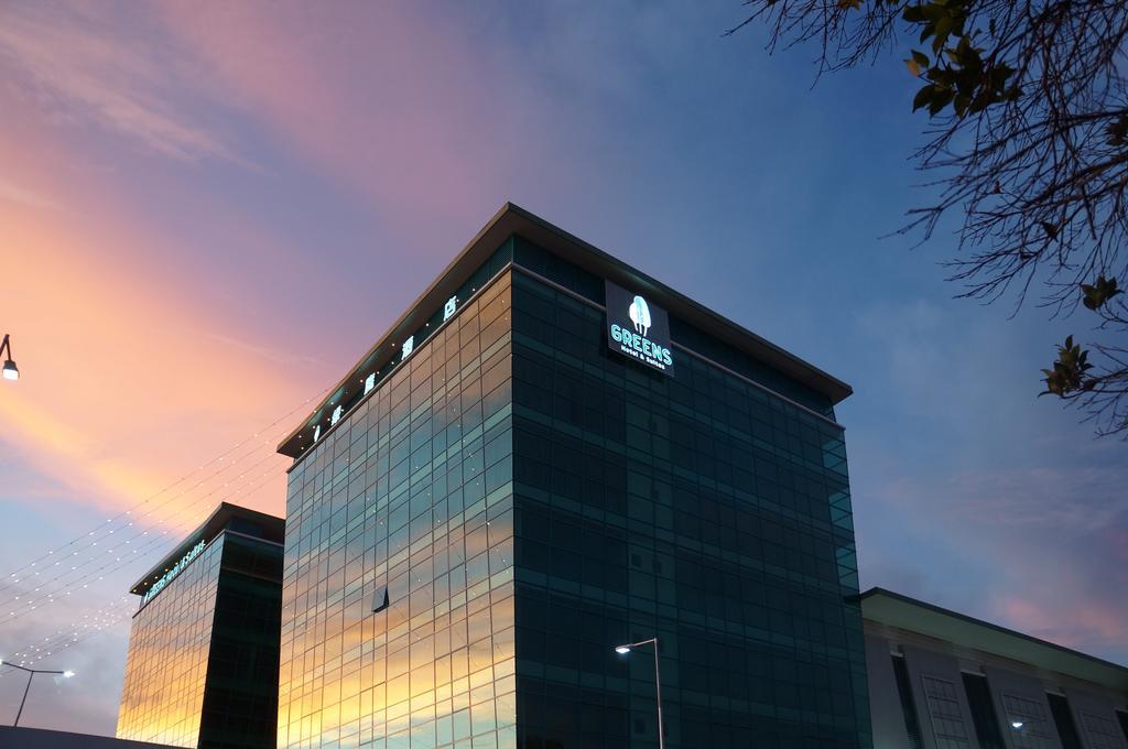 Greens Hotel&Suites Bintulu Buitenkant foto