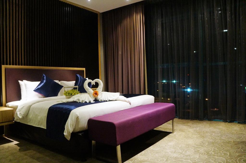 Greens Hotel&Suites Bintulu Buitenkant foto