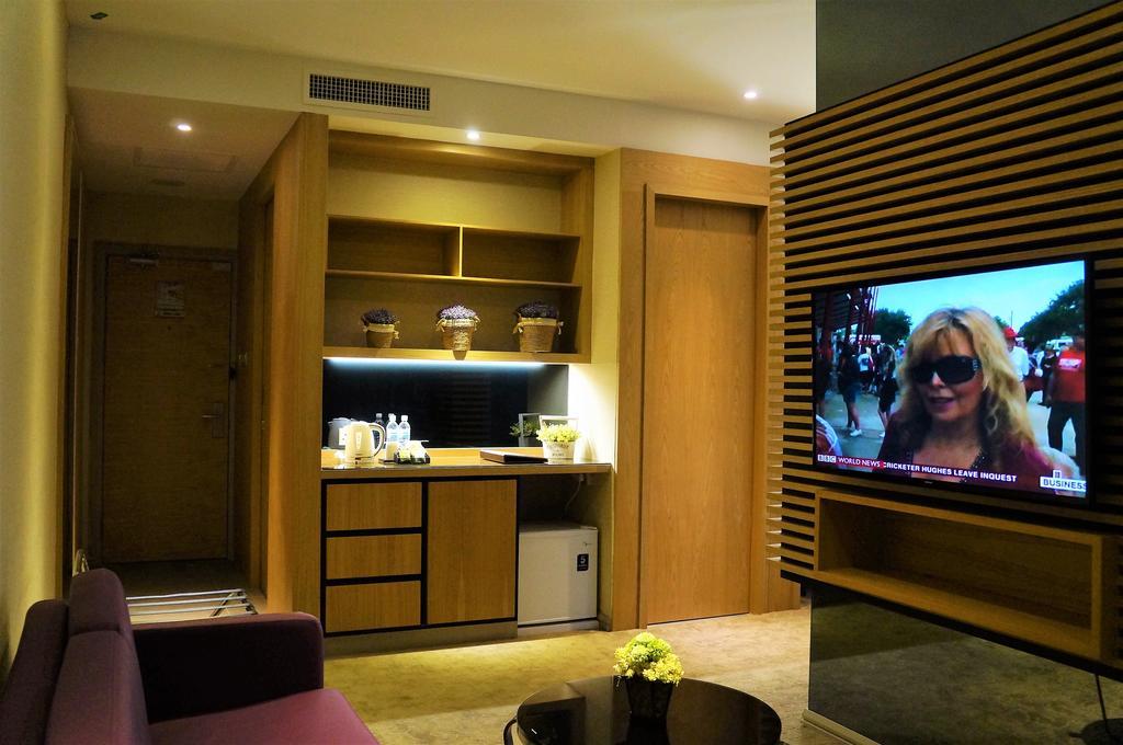 Greens Hotel&Suites Bintulu Buitenkant foto