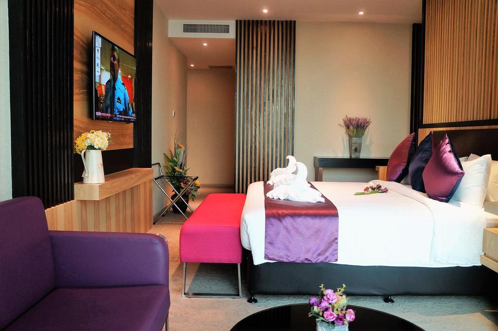 Greens Hotel&Suites Bintulu Buitenkant foto
