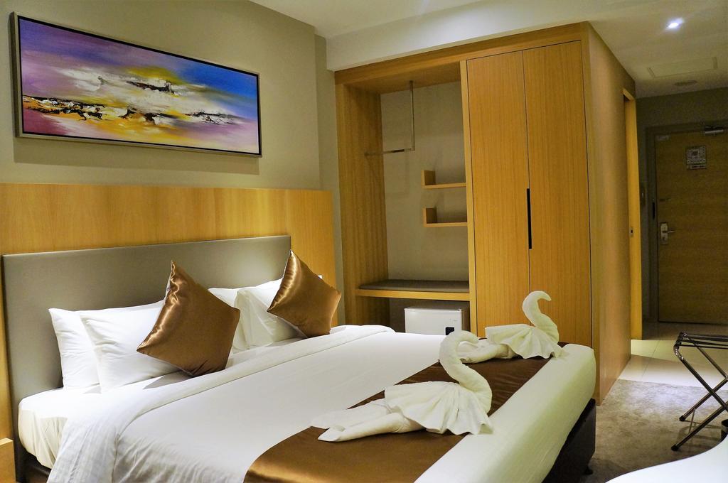 Greens Hotel&Suites Bintulu Buitenkant foto