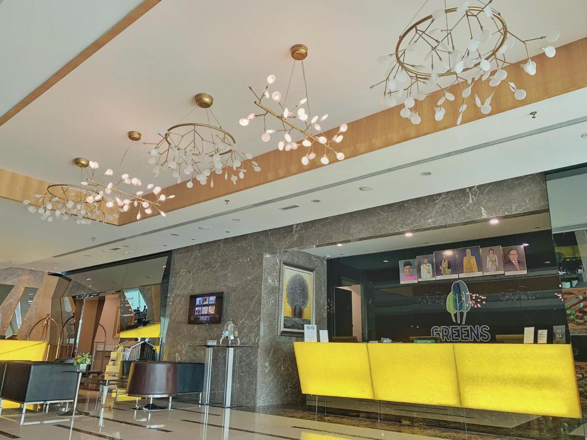 Greens Hotel&Suites Bintulu Buitenkant foto