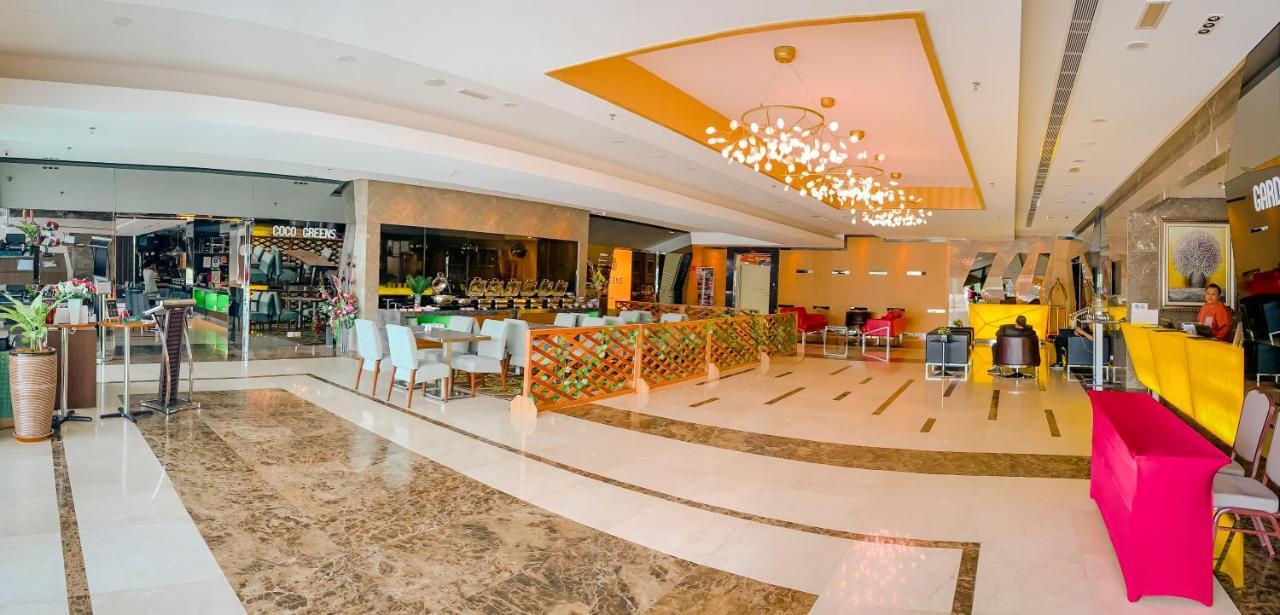 Greens Hotel&Suites Bintulu Buitenkant foto