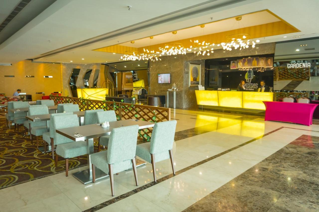 Greens Hotel&Suites Bintulu Buitenkant foto
